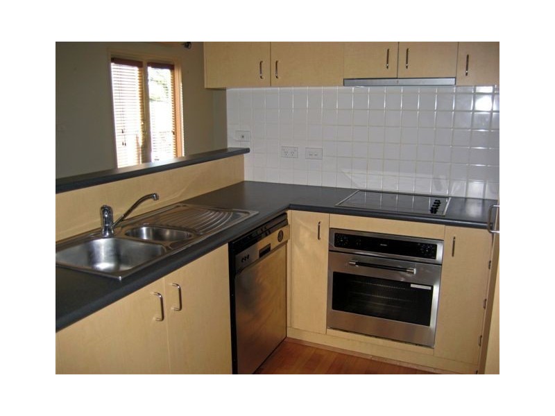 10/8-32 Howlett Street, Kensington VIC 3031