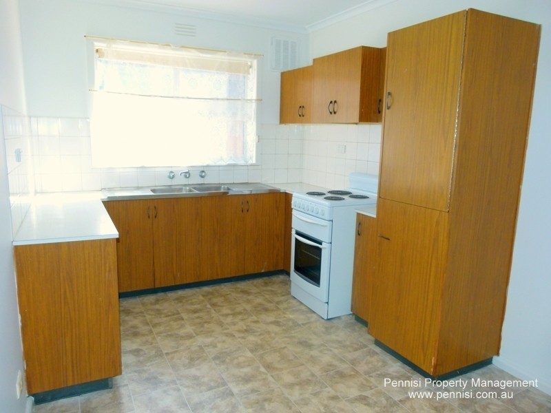 2/11 Tweedside Street, Essendon VIC 3040
