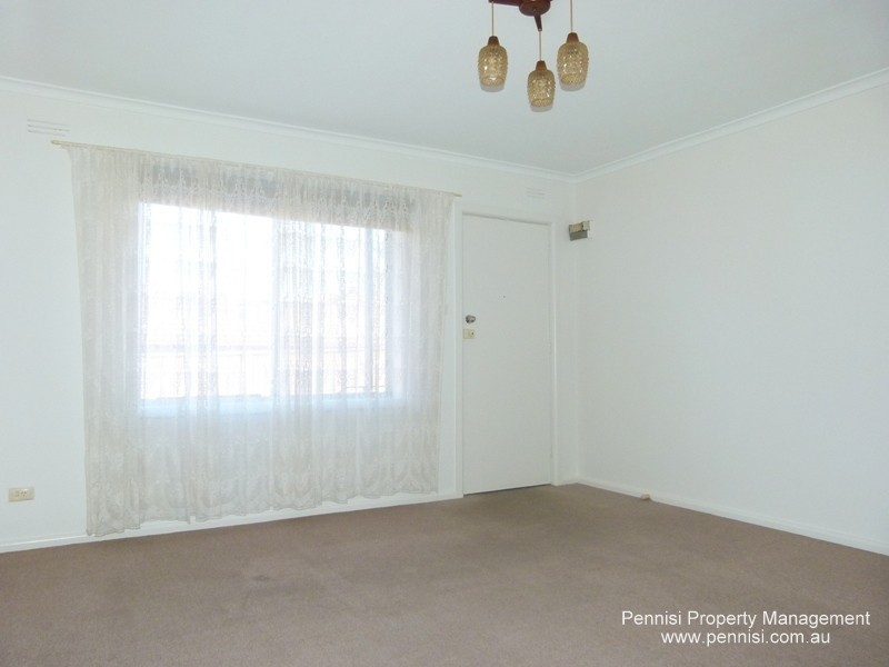 2/11 Tweedside Street, Essendon VIC 3040