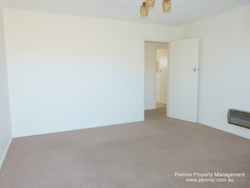 2/11 Tweedside Street, Essendon VIC 3040