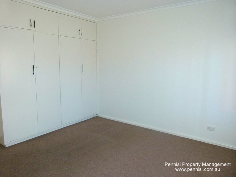 2/11 Tweedside Street, Essendon VIC 3040