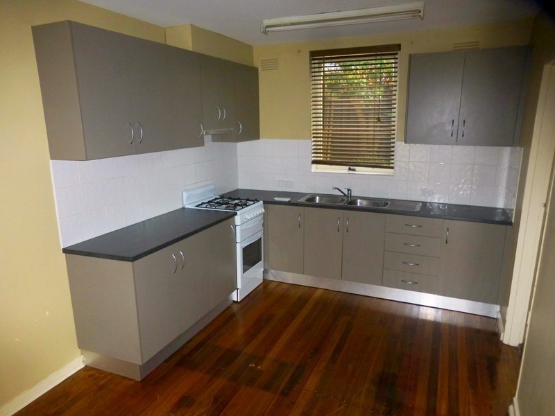 2/10 Tweedside Street, Essendon VIC 3040