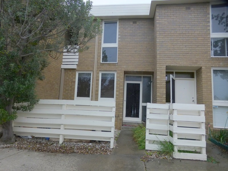 2/10 Tweedside Street, Essendon VIC 3040
