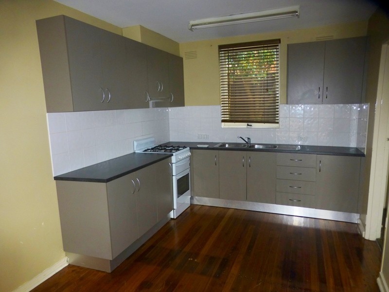 2/10 Tweedside Street, Essendon VIC 3040