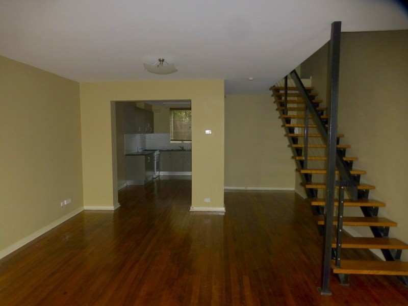 2/10 Tweedside Street, Essendon VIC 3040