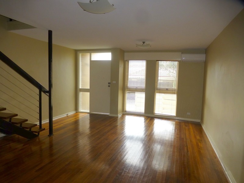 2/10 Tweedside Street, Essendon VIC 3040