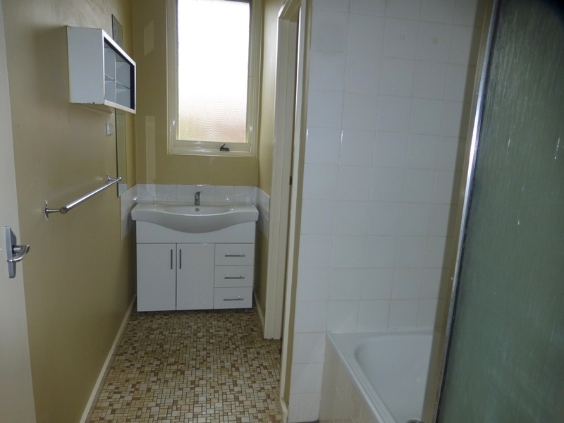 2/10 Tweedside Street, Essendon VIC 3040