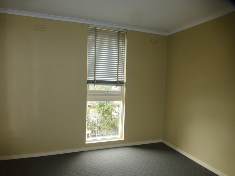 2/10 Tweedside Street, Essendon VIC 3040