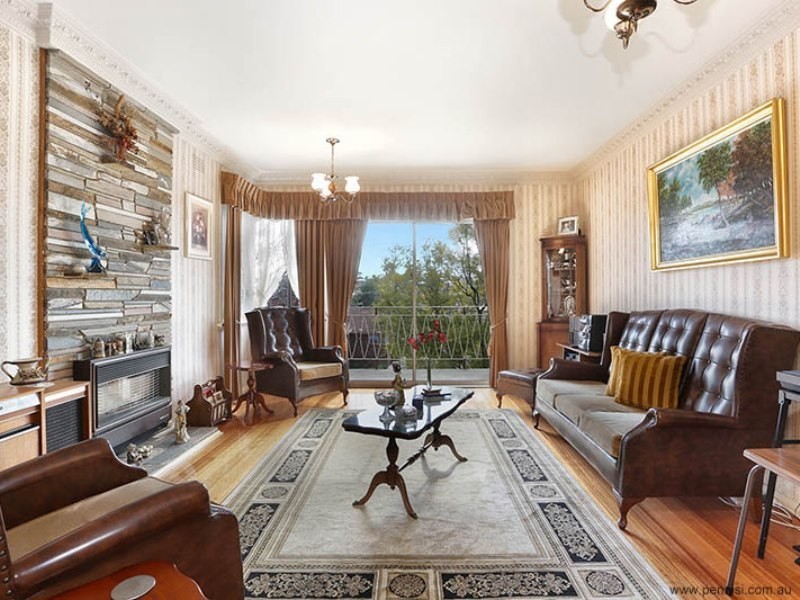 21 Strathnaver Avenue, Strathmore VIC 3041