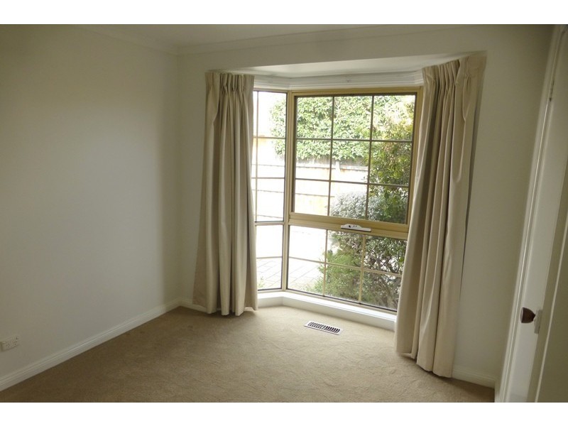 4/33 Grice Crescent, Essendon VIC 3040