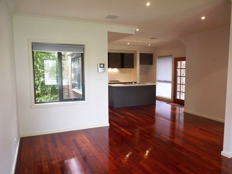 1/10 Bollingbroke Street, Pascoe Vale VIC 3044