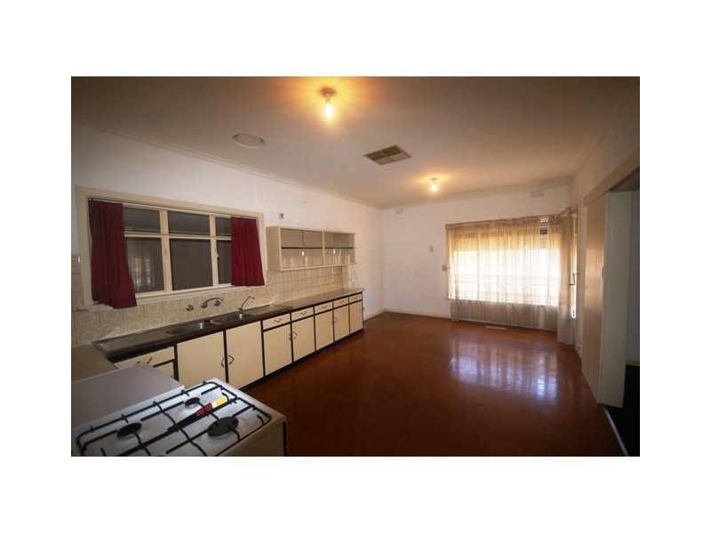 4 McNamara Avenue, Airport West VIC 3042