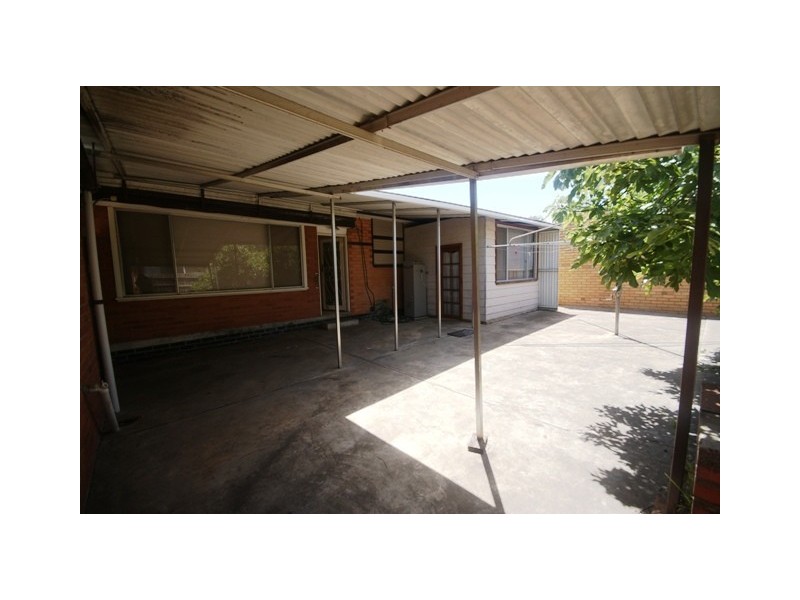 4 McNamara Avenue, Airport West VIC 3042