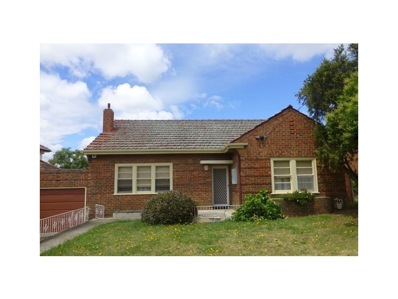 9 Rosebank Avenue, Strathmore VIC 3041