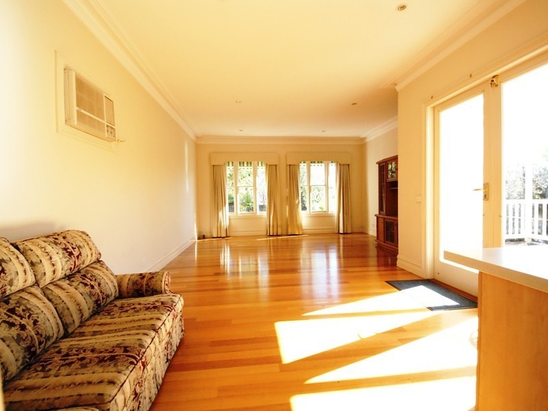 16 Robb Street, Essendon VIC 3040