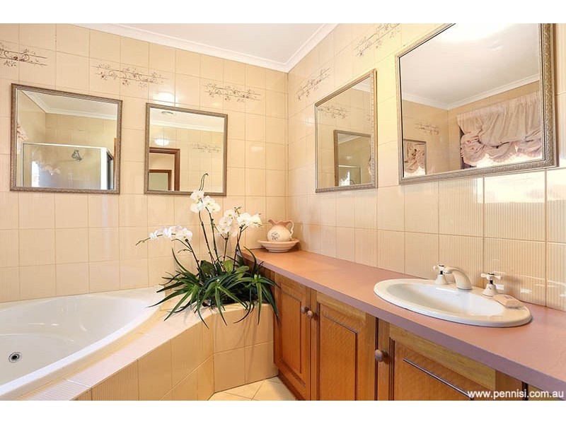 14 Lovett Drive, Avondale Heights VIC 3034