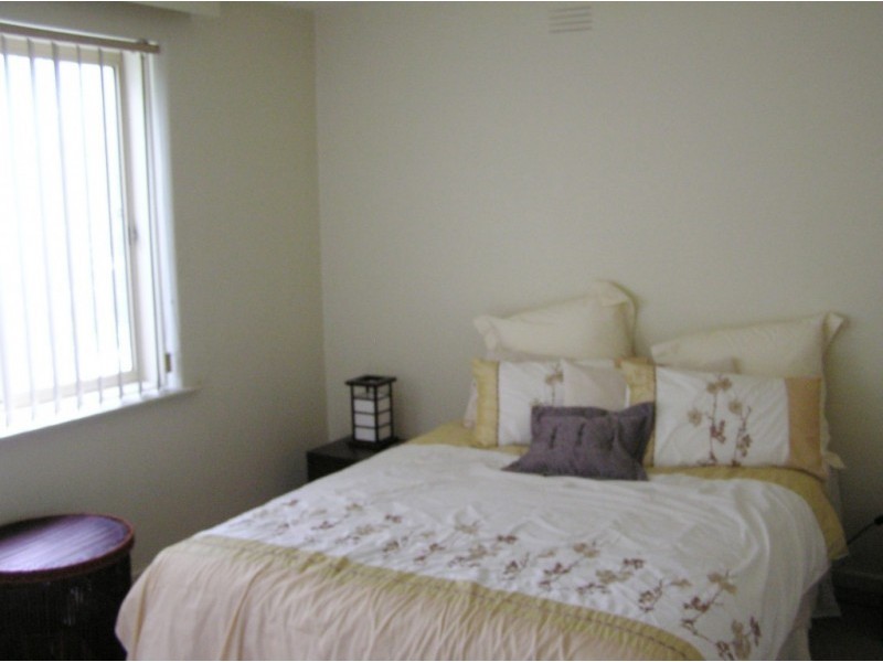2/140 Hoffmans Road, Essendon VIC 3040