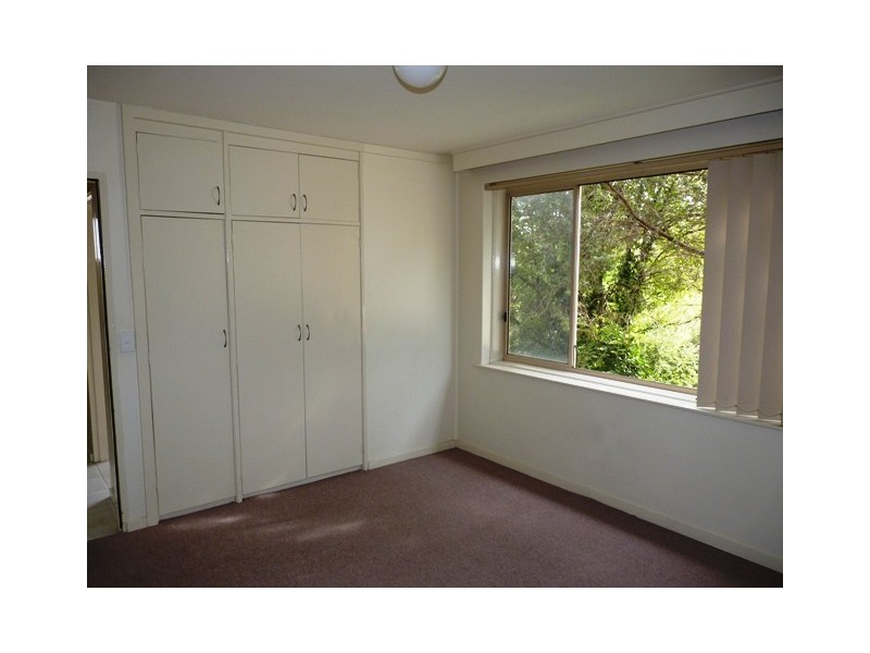 2/140 Hoffmans Road, Essendon VIC 3040
