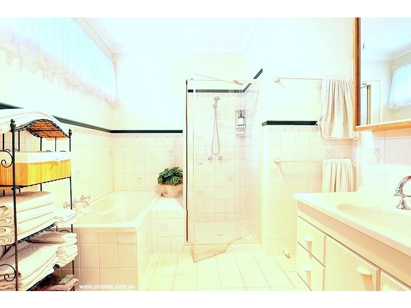 4 Daphne Street, Pascoe Vale VIC 3044