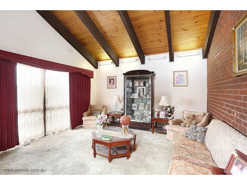 29 Moorna Drive, Airport West VIC 3042