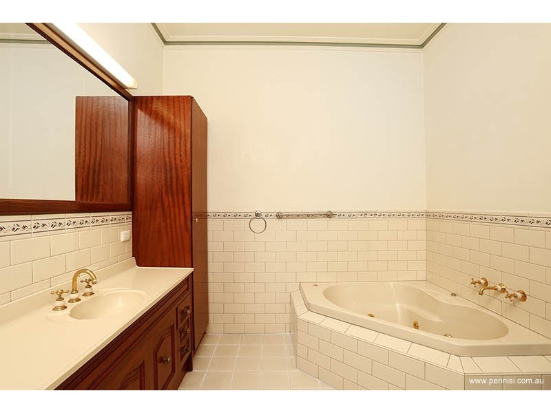 32 Royal Avenue, Essendon North VIC 3041