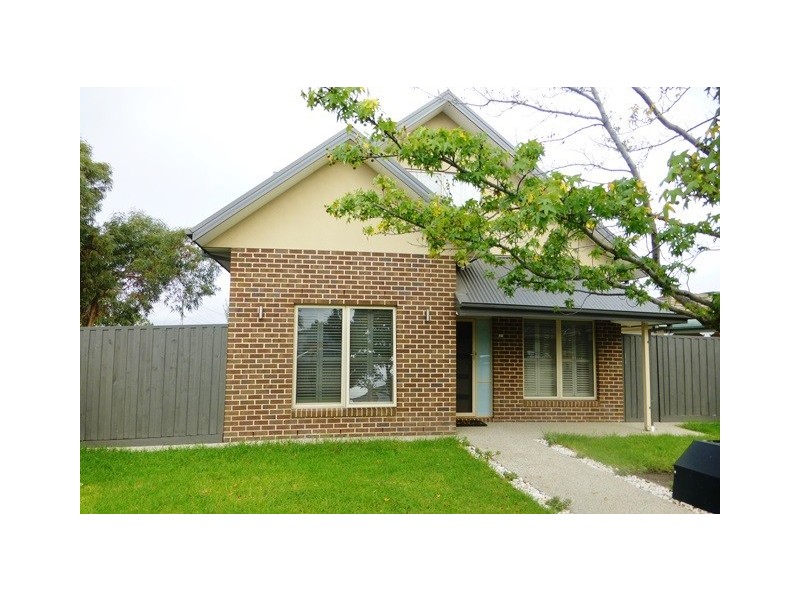 31 Watt Avenue, Oak Park VIC 3046
