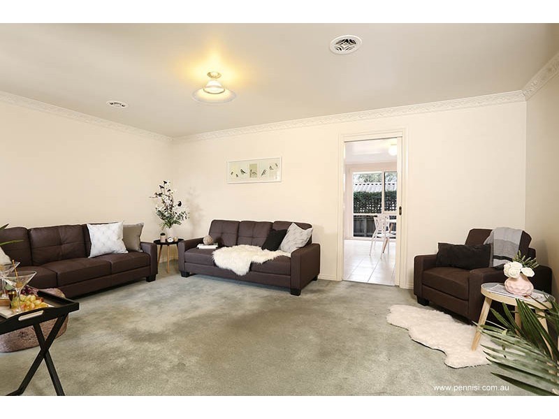 33 Lind Street, Strathmore VIC 3041