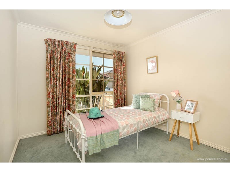 33 Lind Street, Strathmore VIC 3041