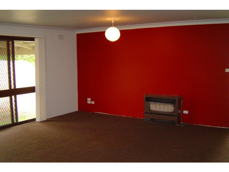 8 Marmal Court, Tullamarine VIC 3043