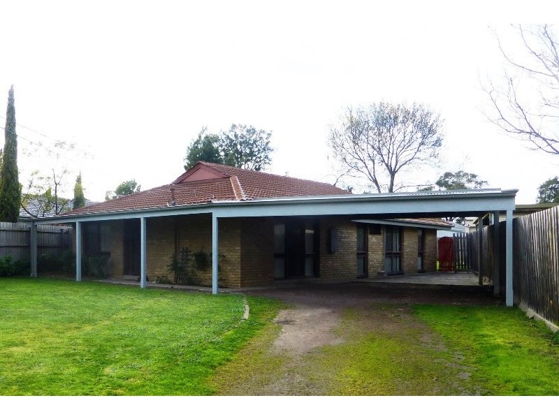 8 Marmal Court, Tullamarine VIC 3043