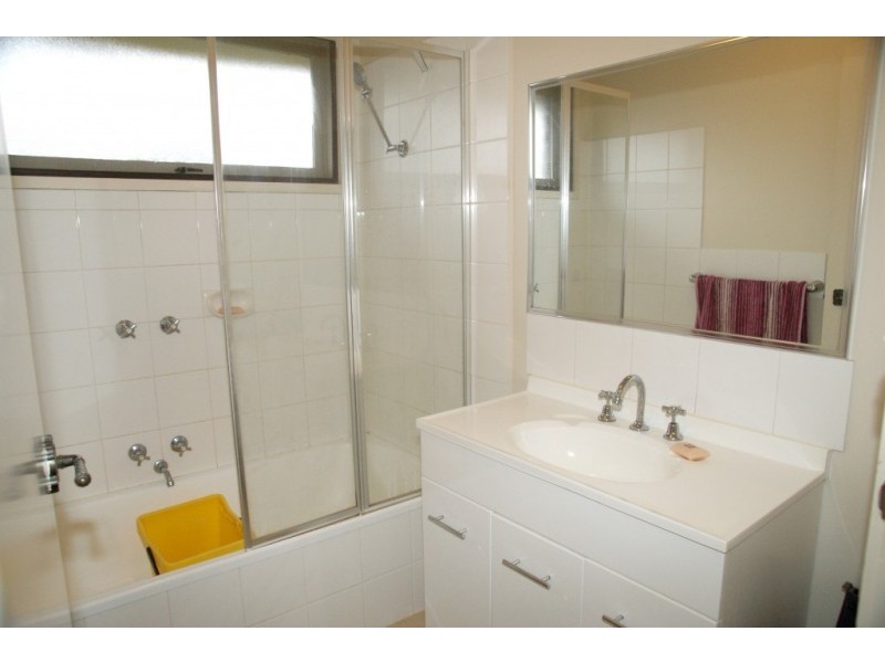 2/44 York Street, Airport West VIC 3042