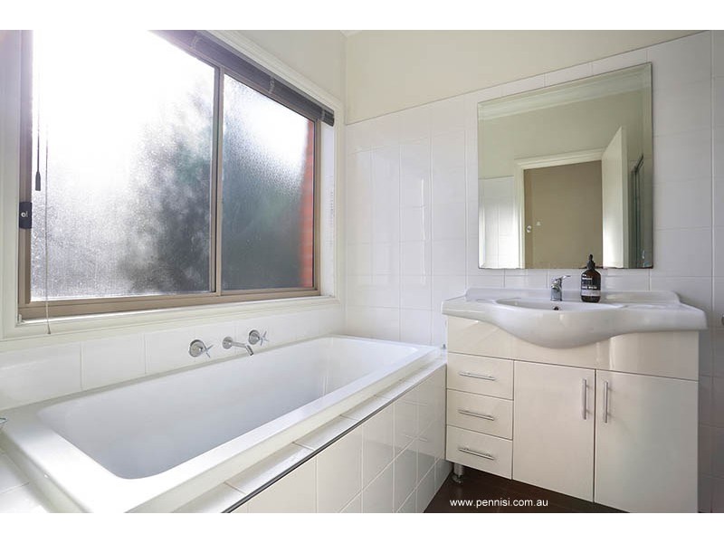 1-3/16 Bowes Avenue, Airport West VIC 3042