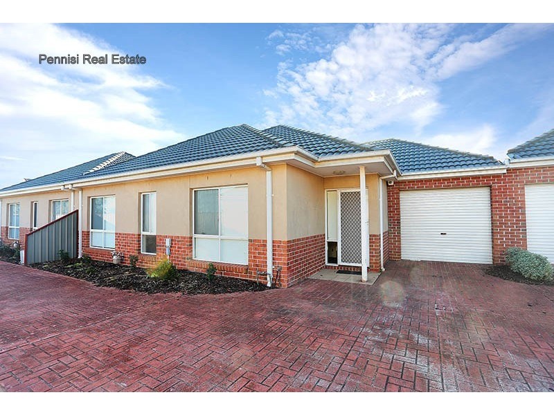 28 Balerno Circuit, Gowanbrae VIC 3043