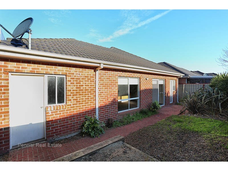 28 Balerno Circuit, Gowanbrae VIC 3043