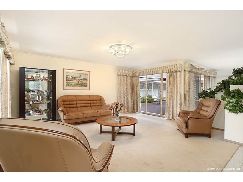 48 Honeyeater Crescent, Taylors Lakes VIC 3038