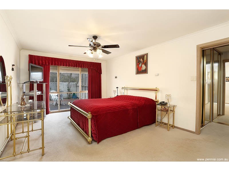 48 Honeyeater Crescent, Taylors Lakes VIC 3038