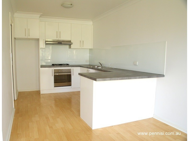 2/1 Sylvester Street, Oak Park VIC 3046