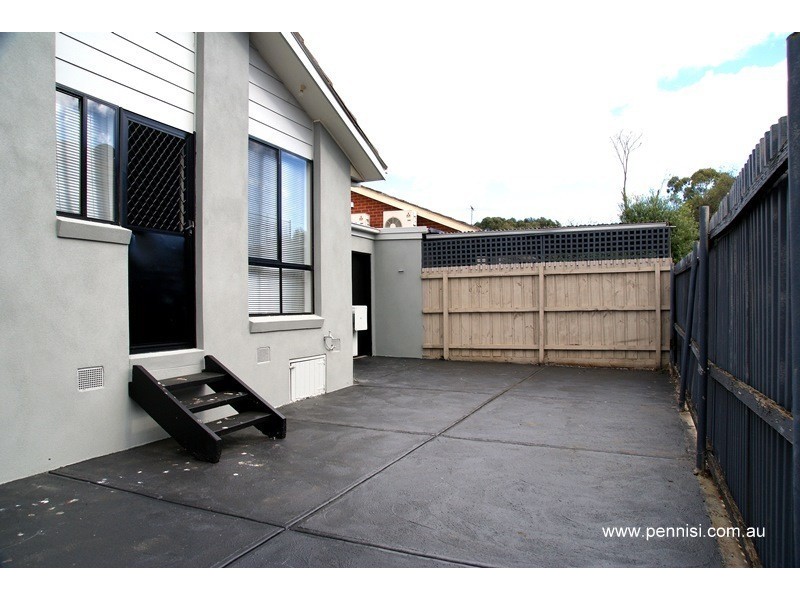2/1 Sylvester Street, Oak Park VIC 3046