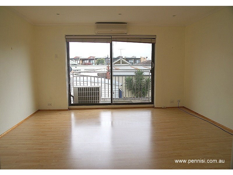 5/4 Balmoral Street, Essendon VIC 3040