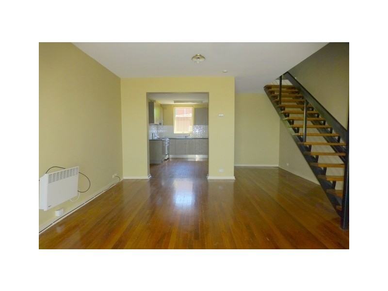 4/10 Tweedside Street, Essendon VIC 3040