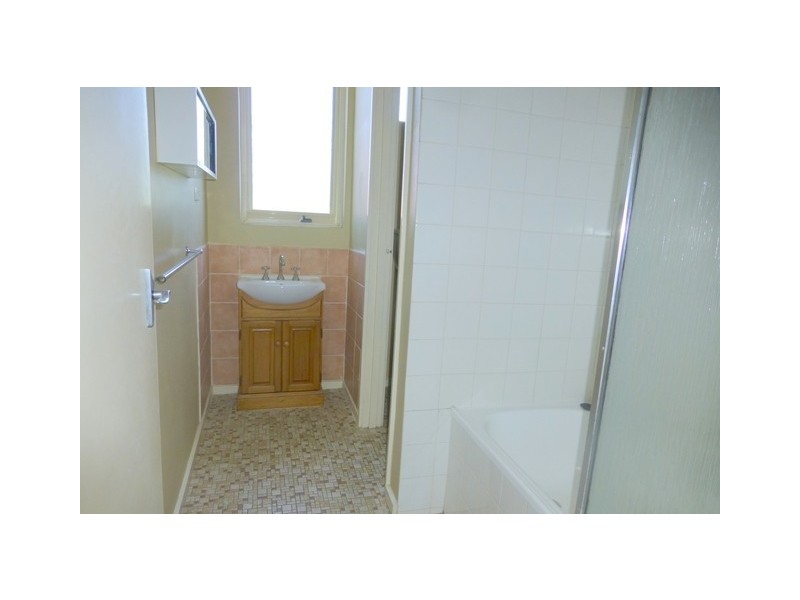 4/10 Tweedside Street, Essendon VIC 3040