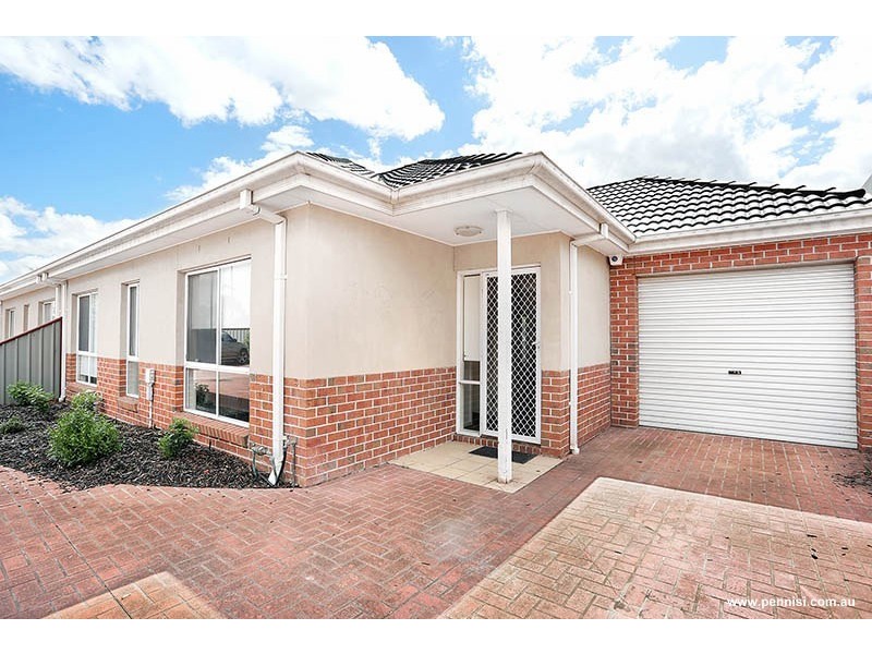 28 Balerno Circle, Gowanbrae VIC 3043