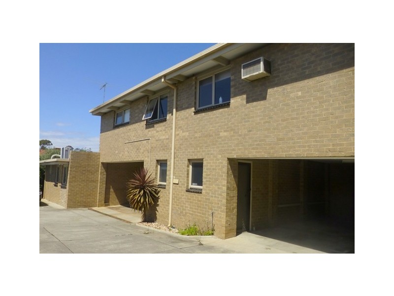 2/114 Hoffmans Street, Niddrie VIC 3042