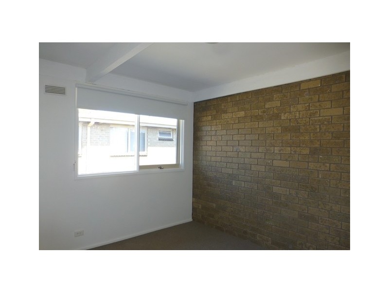 2/114 Hoffmans Street, Niddrie VIC 3042