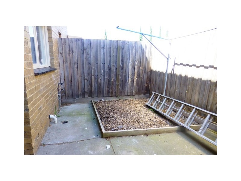 2/114 Hoffmans Street, Niddrie VIC 3042