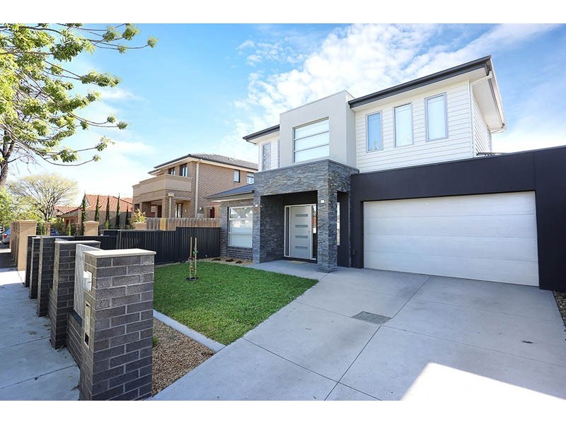 1/17 Roberts Street, Essendon VIC 3040