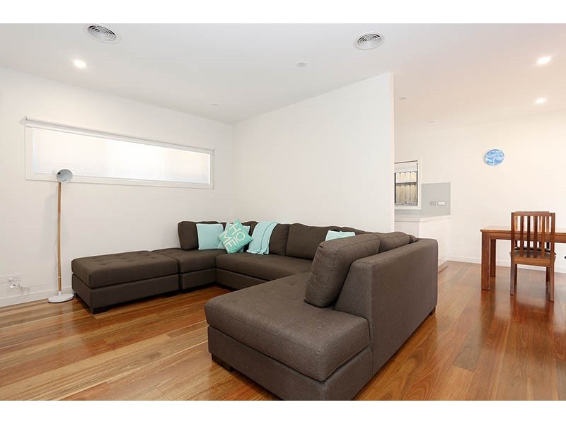 1/17 Roberts Street, Essendon VIC 3040