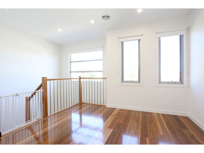 1/17 Roberts Street, Essendon VIC 3040