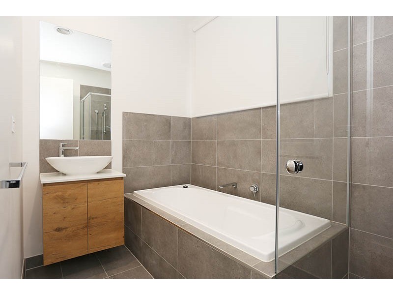 1/17 Roberts Street, Essendon VIC 3040