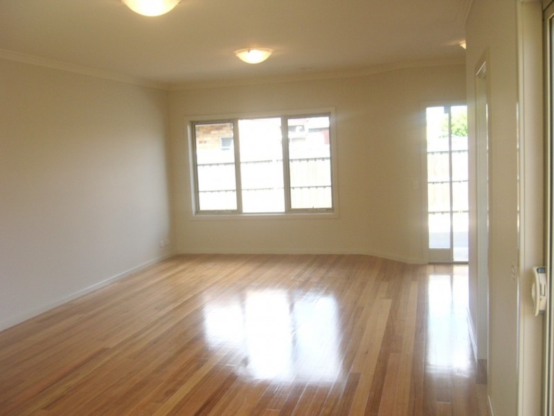 2/54 McIntosh Street, Airport West VIC 3042